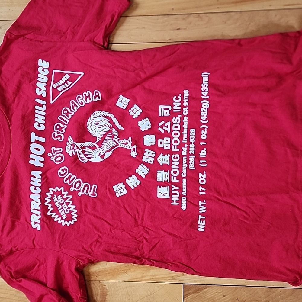 Tuong ot Sriracha, Hot chili sauce tee Juniors S/M